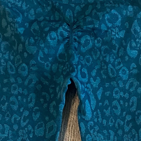 Women’s Cheetah Gymshark Leggings Size Small - Picture 5 of 7